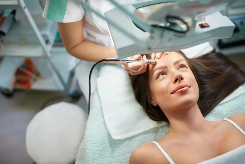 Inmode Fractora: передовая технология омоложения кожи 4-го поколения для придания коже молодости.